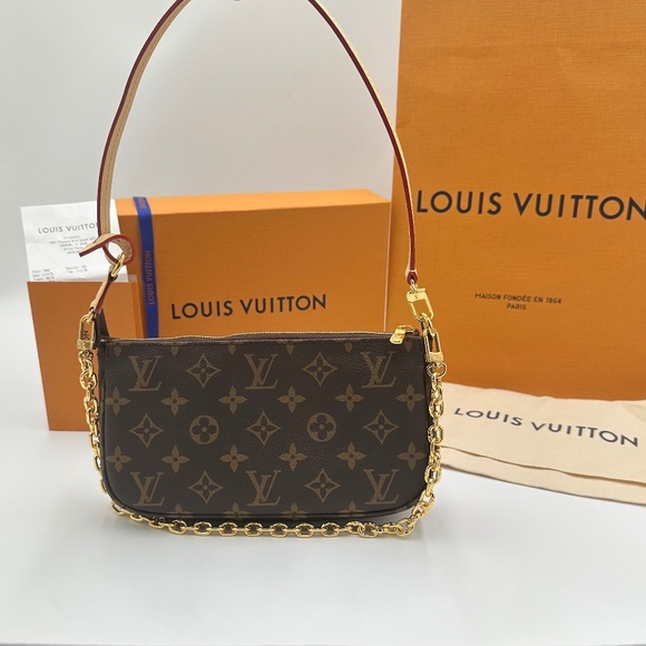 Louis Vuitton Pochette Accessories Monogram - Picture 1 of 9